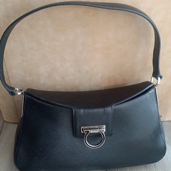 Salvatore Ferragamo Black Shoulder Bag with Sleek Design and Metal Clasp - Picture 1 of 6